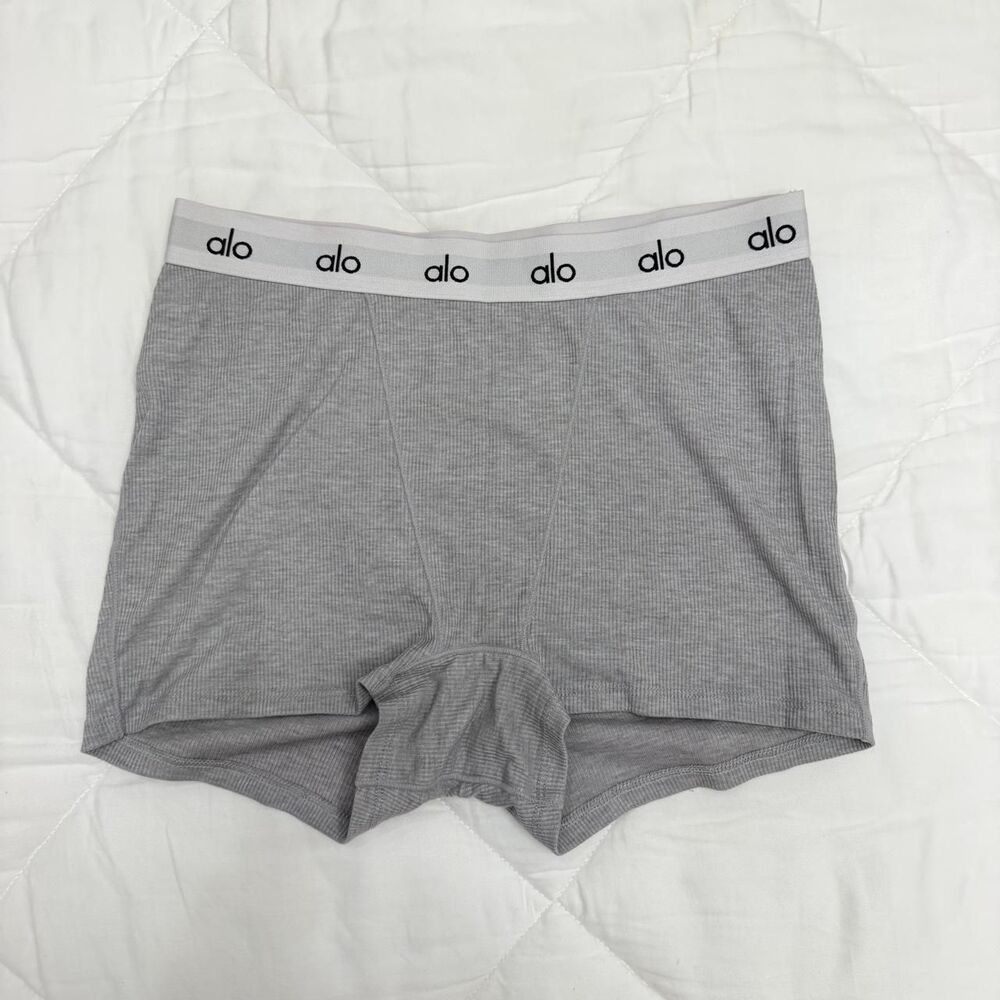alo yoga icon ribbed boyshort grey